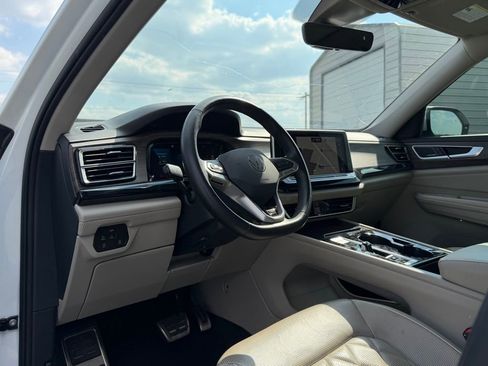 Used 2024 Volkswagen Atlas SEL Premium R-Line image 11