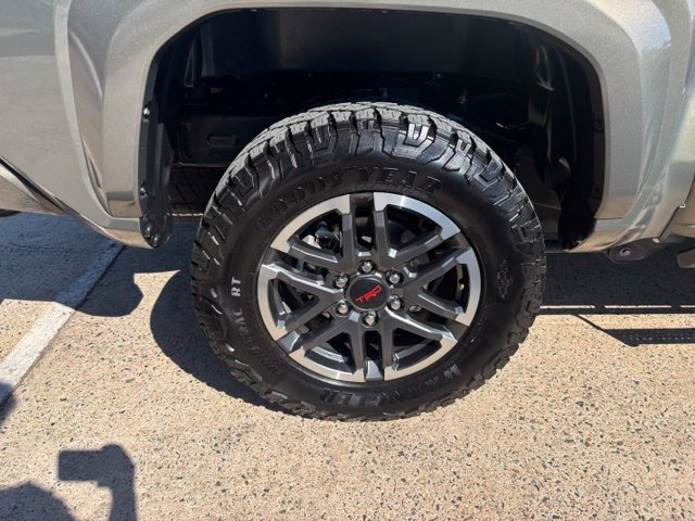 Used 2025 Toyota Tacoma TRD Sport AWD/4WD image 9