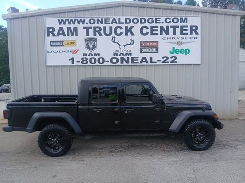 Used 2023 Jeep Gladiator Sport AWD/4WD image 2