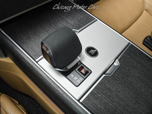 Used 2025 Land Rover Range Rover SE AWD/4WD image 19