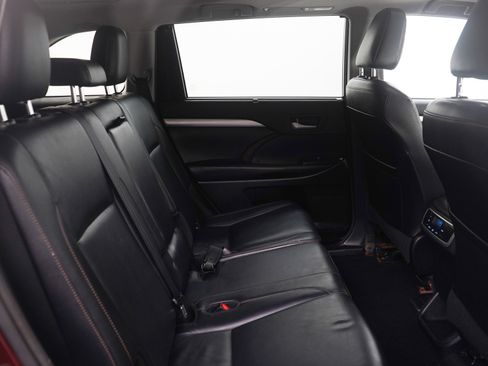 Used 2018 Toyota Highlander XLE image 12