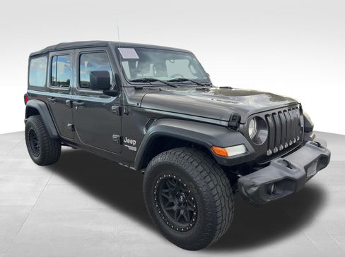 Used 2018 Jeep Wrangler Unlimited Sport image 3
