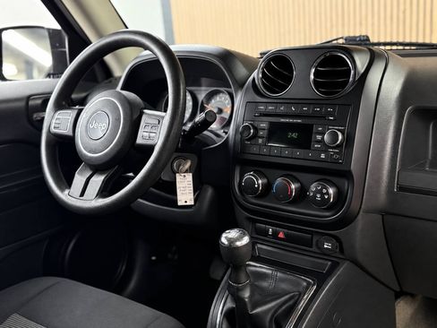 Used 2016 Jeep Patriot Sport FWD image 9