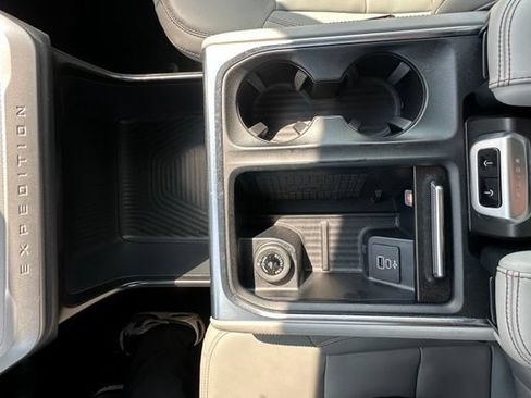 Used 2025 Ford Expedition Active AWD/4WD image 23