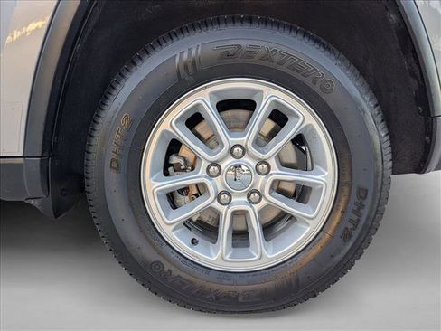 Used 2019 Jeep Grand Cherokee Laredo image 22