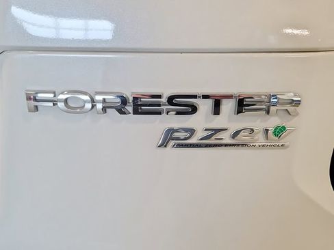 Used 2017 Subaru Forester 2.5i Limited image 28