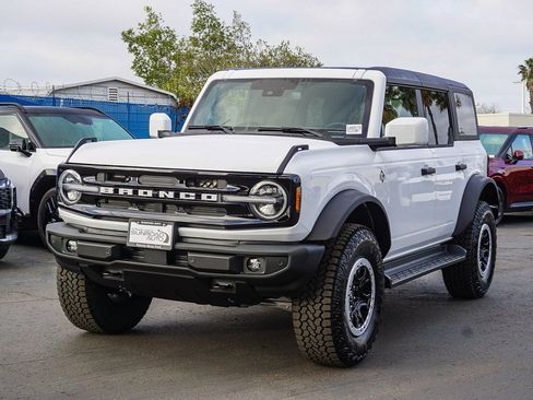 New 2026 Ford Bronco Outer Banks w/ Sasquatch Package image 3