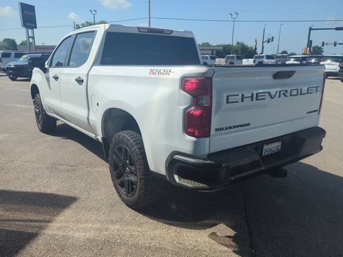 Used 2024 Chevrolet Silverado 1500 Custom Trail Boss w/ LPO, Dark Essentials Package AWD/4WD image 4