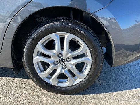 Used 2017 Toyota Yaris iA image 4