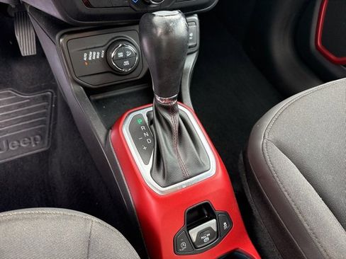 Used 2020 Jeep Renegade Trailhawk image 14