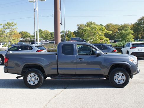 Used 2023 Toyota Tacoma SR w/ SR Convenience Package image 17