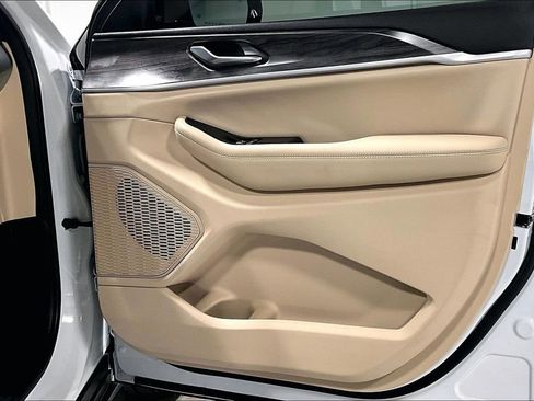 Used 2024 Jeep Grand Cherokee L Limited w/ Black Appearance Package RWD image 23