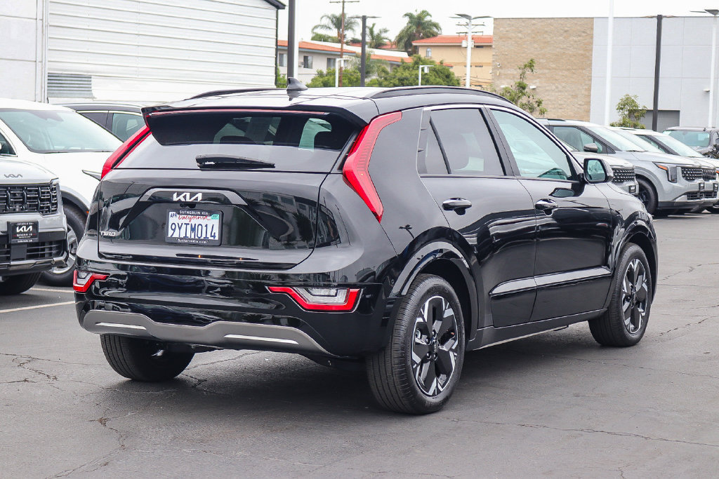 Certified 2025 Kia Niro Wave w/ Wave Preserve Package FWD image 4