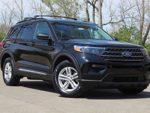 Used 2023 Ford Explorer XLT AWD/4WD image 1