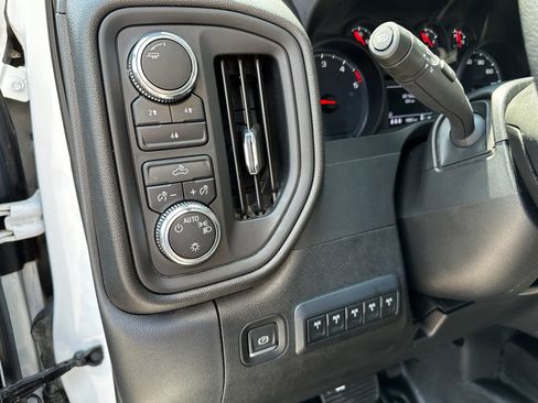 Used 2024 GMC Sierra 3500 Pro w/ Convenience Package image 24