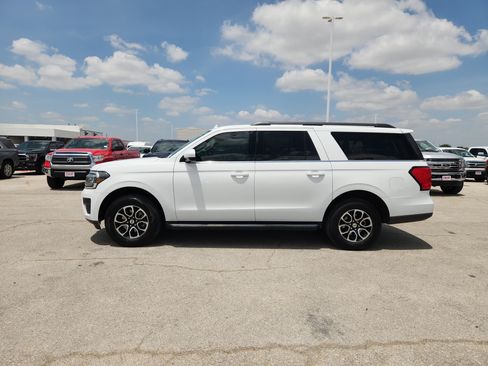 Used 2023 Ford Expedition Max XLT RWD image 4