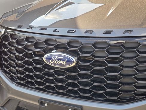 Used 2025 Ford Explorer ST-Line w/ Premium Package RWD image 4