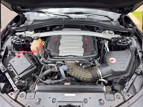 Used 2018 Chevrolet Camaro SS RWD image 12