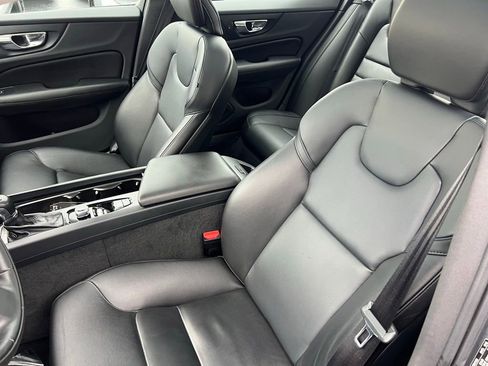 Used 2019 Volvo S60 T6 Momentum w/ Multimedia Package AWD/4WD image 14