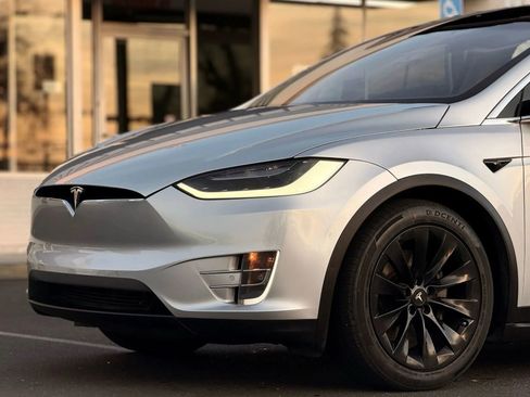 Used 2018 Tesla Model X 75D image 4