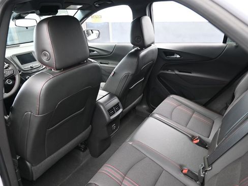 Used 2023 Chevrolet Equinox RS image 35