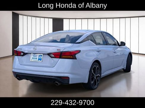 Used 2024 Nissan Altima 2.5 SR w/ SR Premium Package FWD image 6