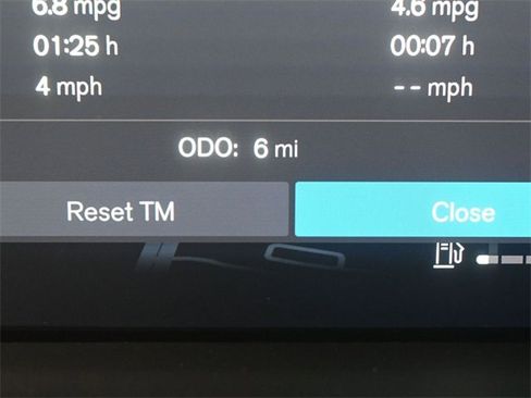 Used 2025 Volvo XC60 B5 Plus w/ Climate Package image 23