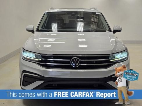 Certified 2022 Volkswagen Tiguan SE FWD image 2