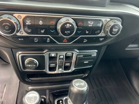 Used 2020 Jeep Wrangler Unlimited Sahara w/ LED Lighting Group AWD/4WD image 32