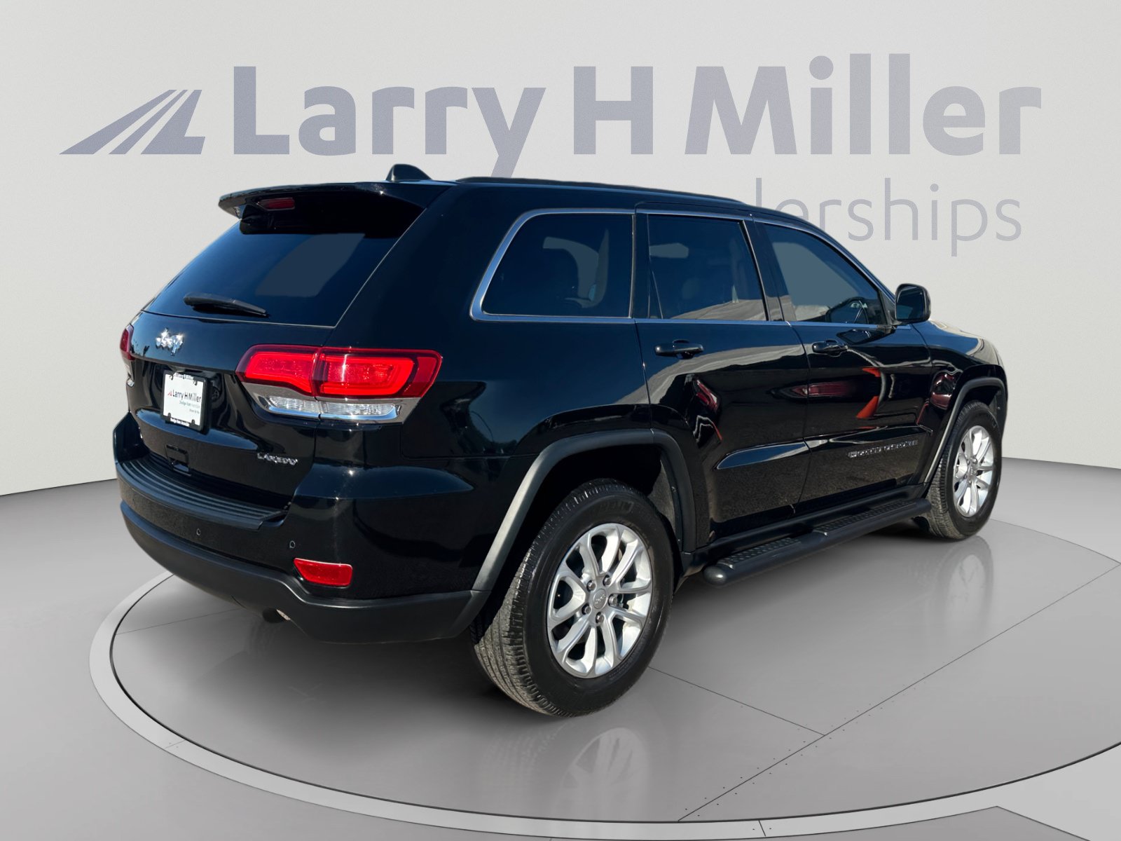 Used 2022 Jeep Grand Cherokee Laredo E RWD image 5