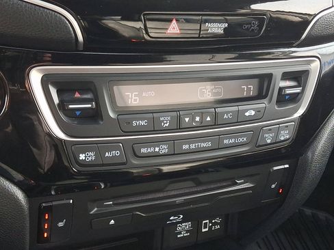 Certified 2022 Honda Pilot Touring image 17