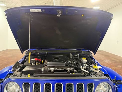 Used 2018 Jeep Wrangler Unlimited Sahara AWD/4WD image 86