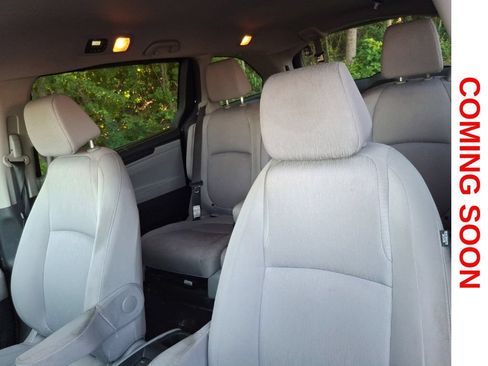 Used 2019 Honda Odyssey EX image 9