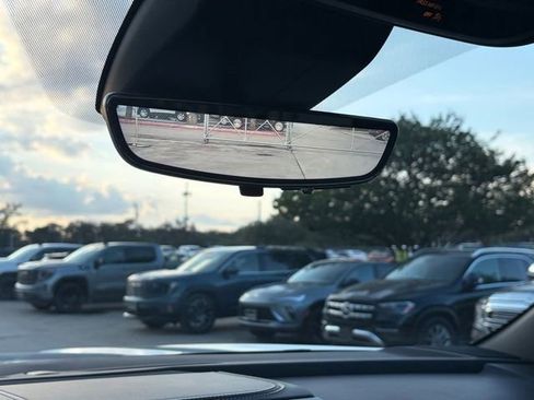 Certified 2025 GMC Yukon AT4 w/ AT4 Premium Package AWD/4WD image 11