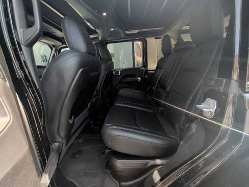 Used 2024 Jeep Wrangler High Altitude AWD/4WD image 12