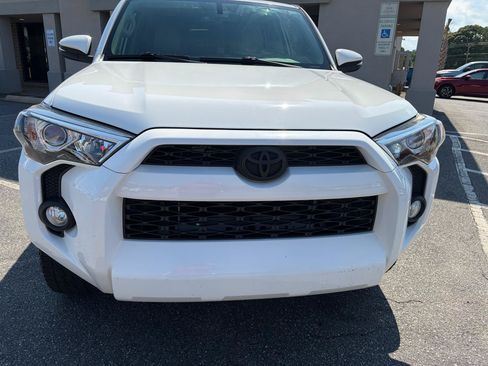 Used 2017 Toyota 4Runner SR5 Premium RWD image 4