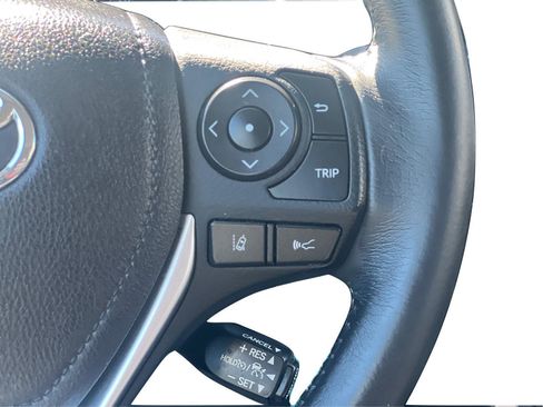 Used 2018 Toyota Corolla SE image 16