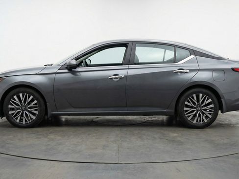 Used 2025 Nissan Altima 2.5 SV FWD image 5