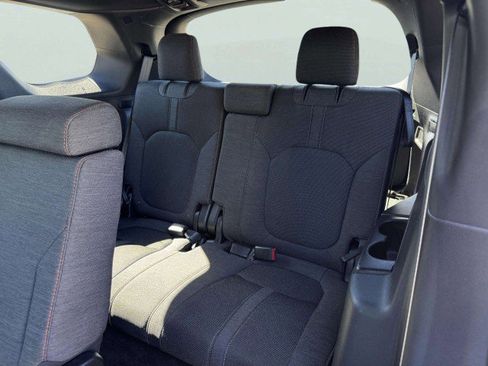 Used 2023 Honda Pilot Sport image 38