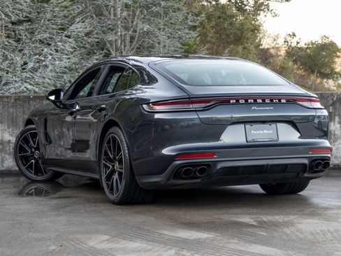 Certified 2023 Porsche Panamera image 3
