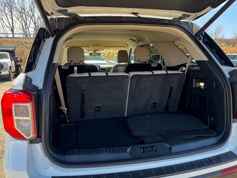 Used 2023 Ford Explorer XLT w/ Equipment Group 202A image 17