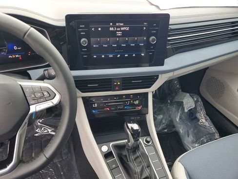 New 2026 Volkswagen Jetta SE FWD image 22