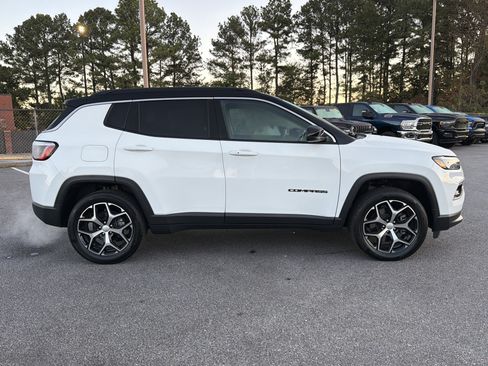 Used 2024 Jeep Compass Limited w/ Sun and Sound Group image 5