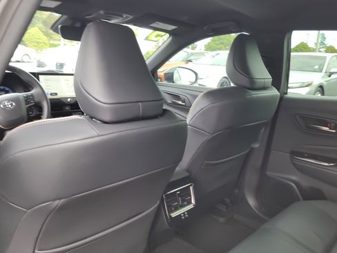 Used 2025 Toyota Crown XLE image 11