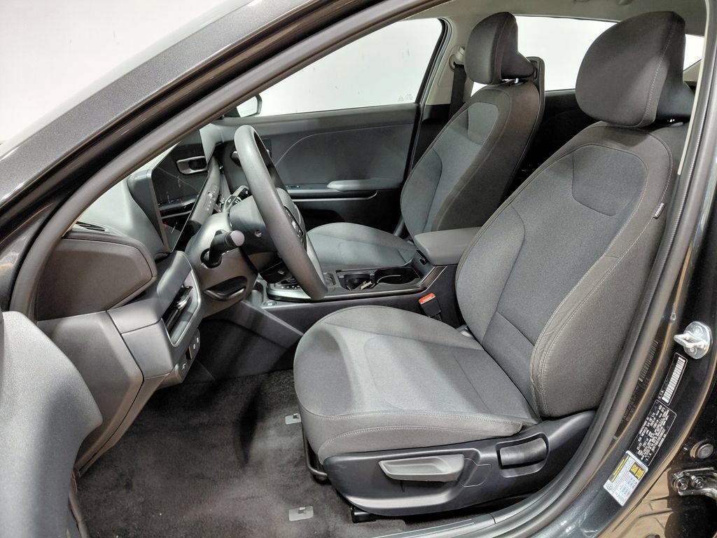 Used 2025 Kia K4 FWD image 3