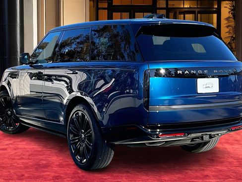 New 2025 Land Rover Range Rover SE image 2