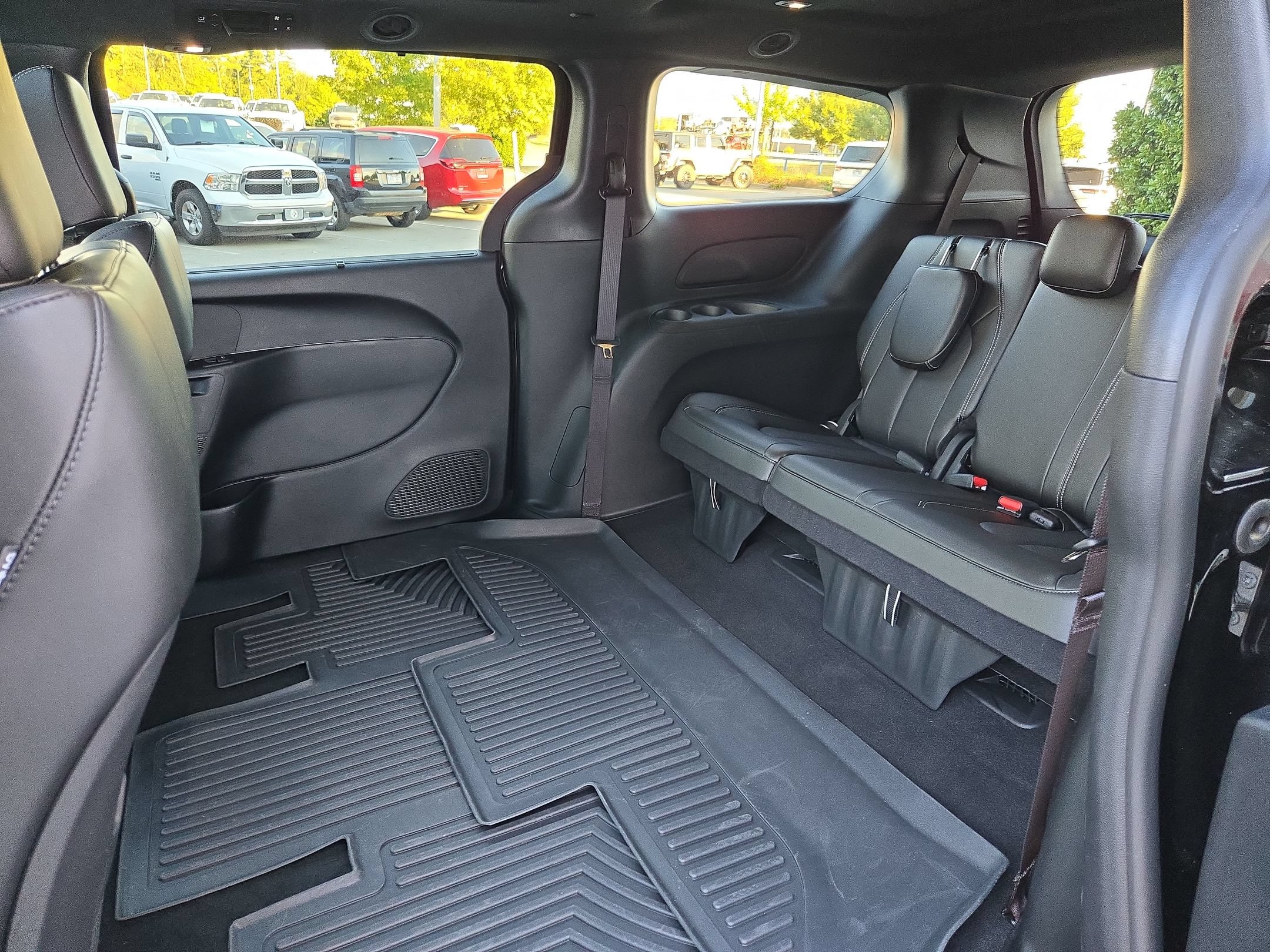 Used 2024 Chrysler Pacifica Touring-L w/ S Appearance Package AWD/4WD image 36