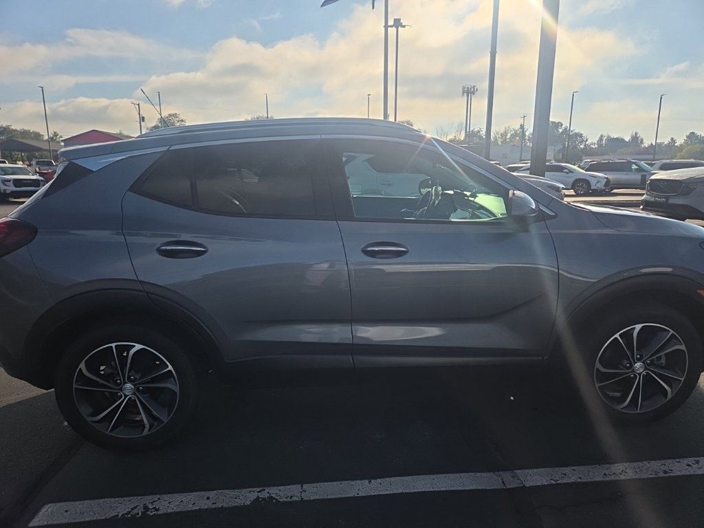 Used 2021 Buick Encore GX Essence AWD/4WD image 3