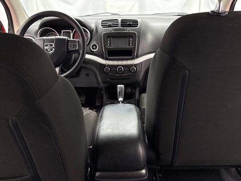 Used 2019 Dodge Journey SE FWD image 32
