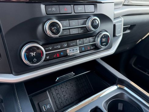 Used 2024 Ford Expedition XLT image 24